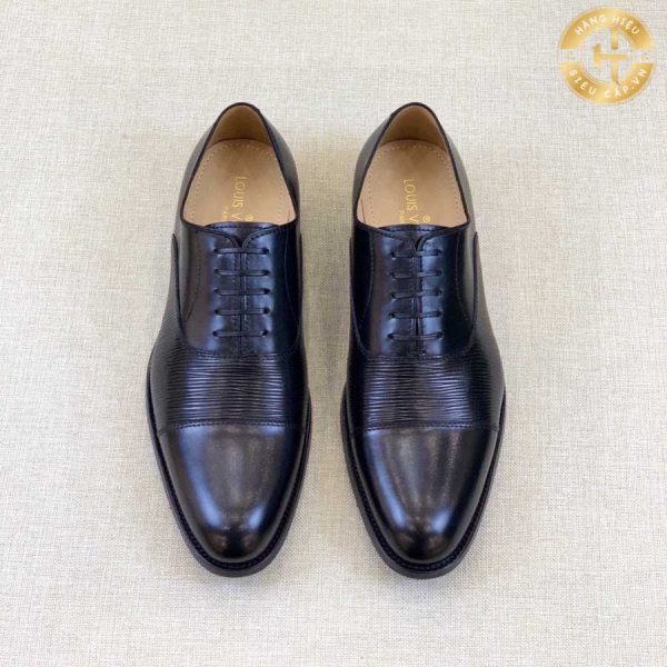 Thiết kế tối giản của giày Louis Vuitton làm nổi bật sự đơn giản và tinh tế