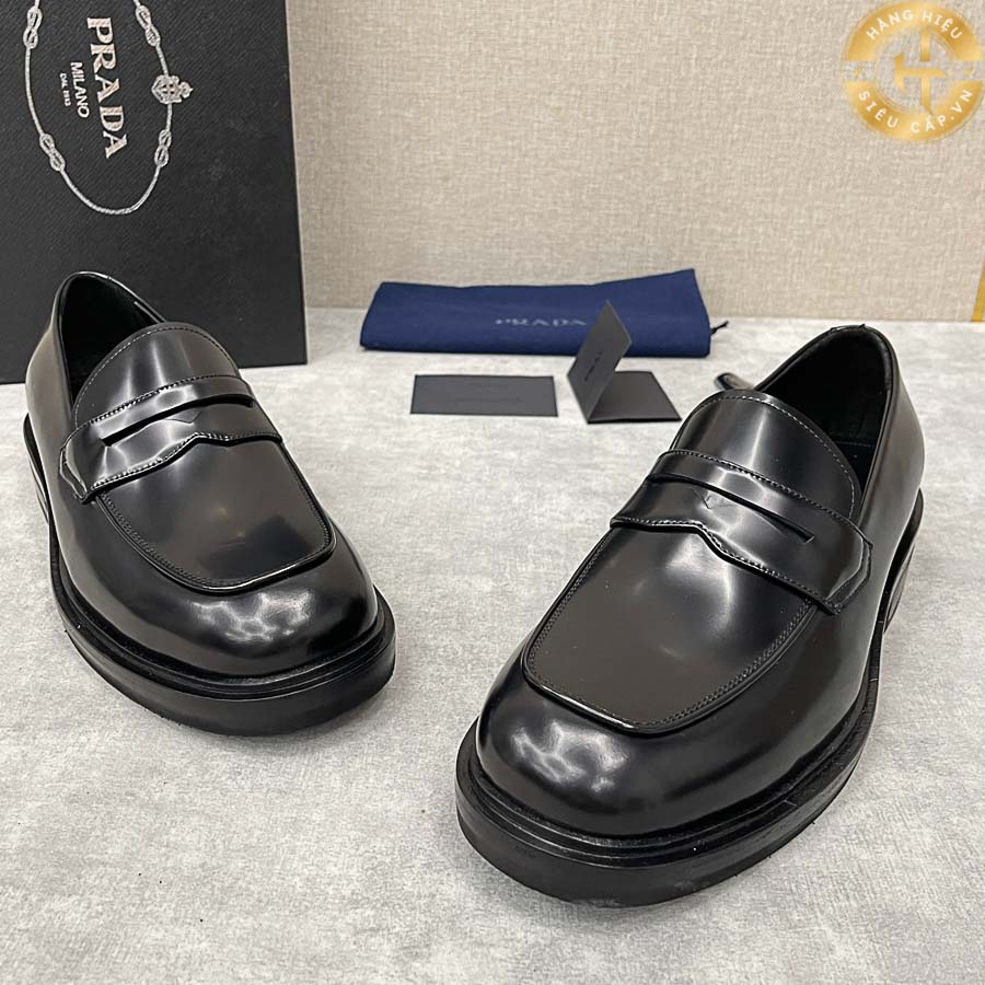 Màu đen trang nhã của giày lười nam hàng hiệu Prada PR003
