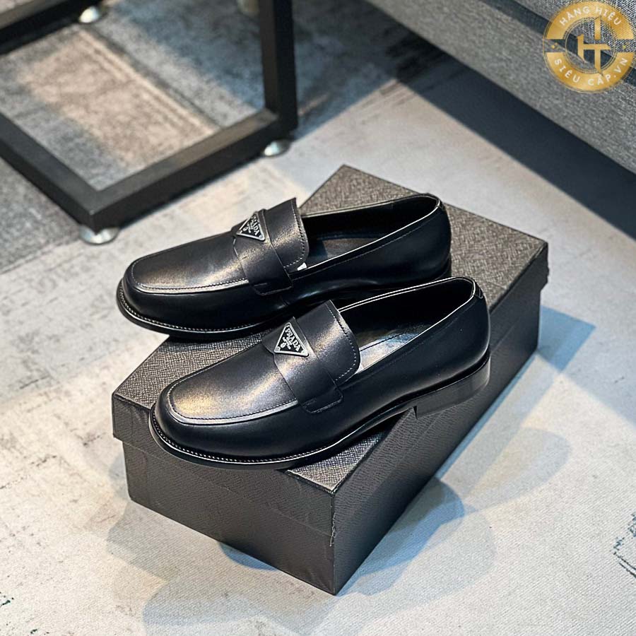 Giày lười nam hàng hiệu Prada like auth được hoàn thiện tỉ mỉ với thiết kế nổi bật