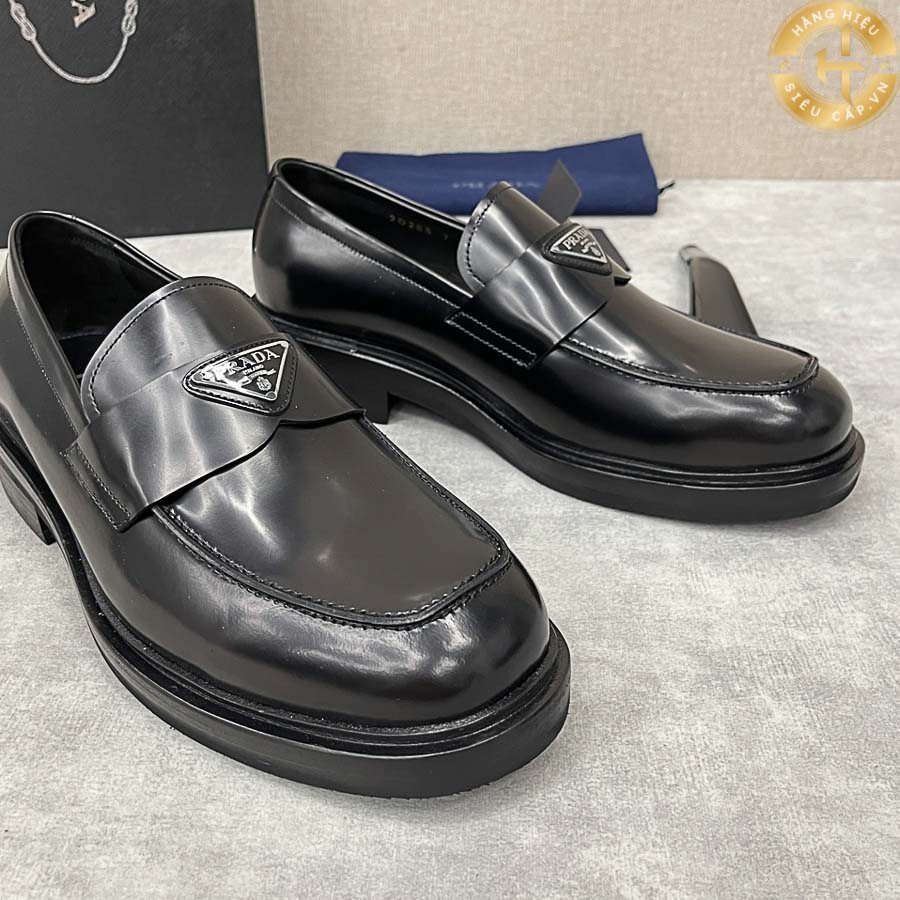 Màu đen trang nhã của giày lười nam hàng hiệu Prada PR001