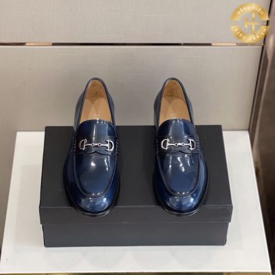 giầy lười Dior nam Like Auth vẫn tạo nên một ấn tượng mạnh mẽ và thu hút ánh nhìn nhờ thiết kế độc đáo.