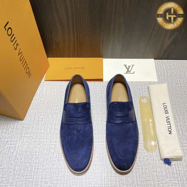 Đôi giày lười nam Louis Vuitton mang đến sự đơn giản trong thiết kế nhưng vẫn toát lên nét độc đáo