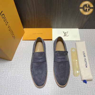 Đôi giày lười nam LV thu hút mọi ánh nhìn với sự kết hợp tuyệt vời giữa thiết kế đơn giản độc đáo