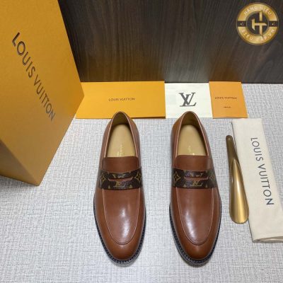 Dù có thiết kế đơn giản của đôi giày lười Louis Vuitton nam vẫn đầy ấn tượng và sang trọng