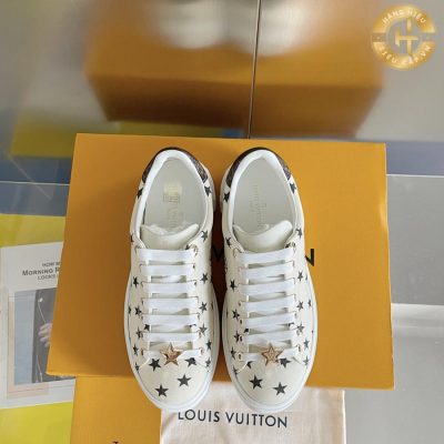 Với thiết kế độc đáo, giày nữ Louis Vuitton là một sản phẩm phù hợp với những người yêu thích sự thoải mái và năng động