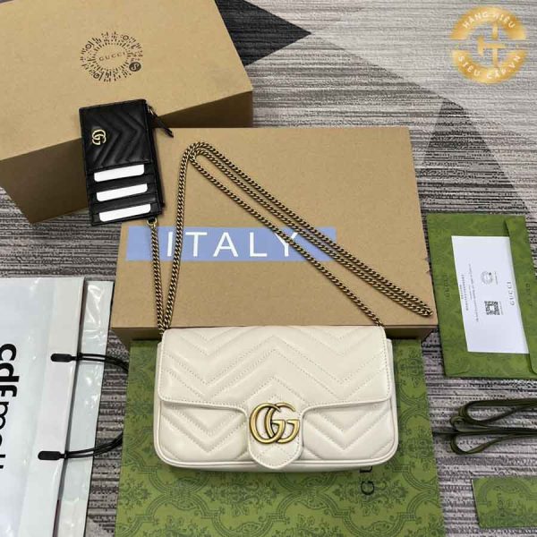 Với sự tập trung vào từng chi tiết và quy trình sản xuất cẩn thận, chiếc túi đeo chéo nữ Gucci đã nhận được sự yêu thích từ phái nữ