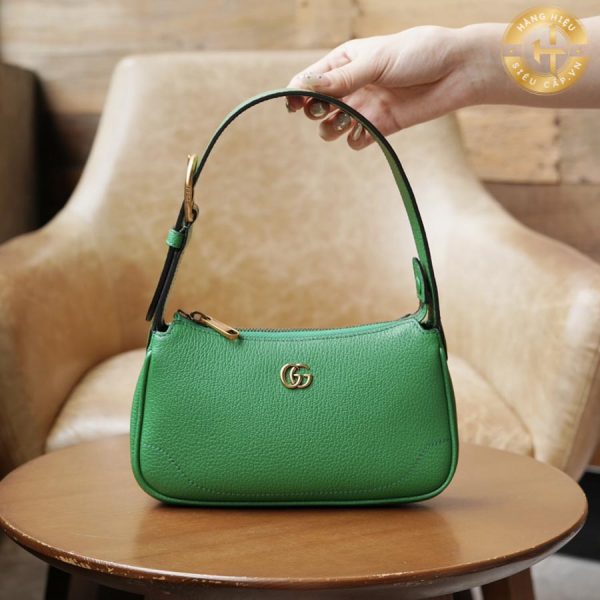 Với sự tinh tế của từng chi tiết và sang trọng, chiếc túi xách hàng hiệu Gucci nữ toát ra vẻ đẹp sang trọng quý phái