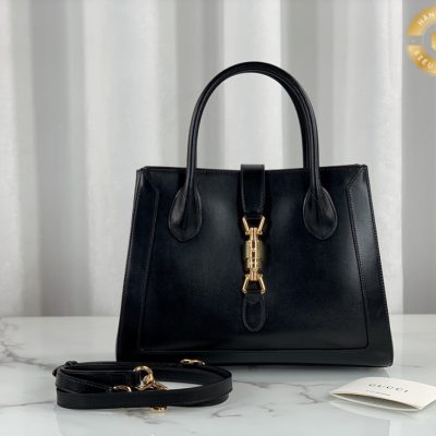 Chiếc túi xách Gucci nữ có thiết kế độc đáo, sang trọng tạo nên phong cách đẳng cấp và sang trọng đặc biệt