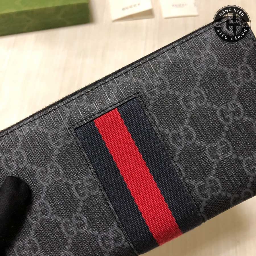 Màu đen kết hợp họa tiết logo Gucci được in tinh tế trên bề mặt