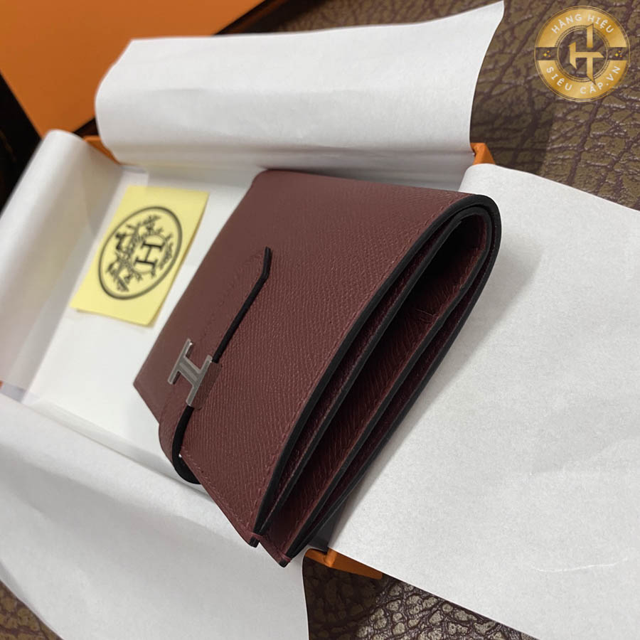 Với gam màu nâu, chiếc ví đẹp hàng hiệu Hermes cho chủ nhân trở nên sang trọng và đẳng cấp hơn