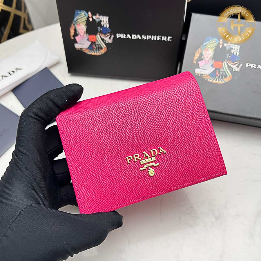 Với sắc màu hồng tinh tế làm chủ đạo, chiếc ví da hàng hiệu Prada siêu cấp Like Auth tạo nên sự khác biệt đáng kinh ngạc