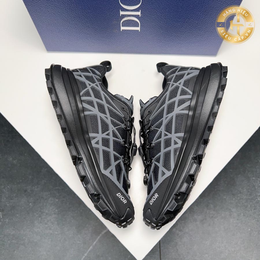 Giày sneaker Dior like auth được chế tạo từ chất liệu cao su đúc phối vải lưới