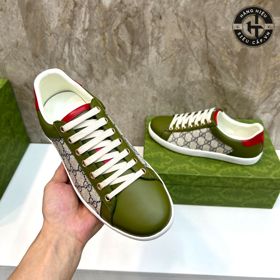 Đôi giày thể thao nam Gucci like auth với phối màu xanh rêu cùng họa tiết độc đáo chủ đạo