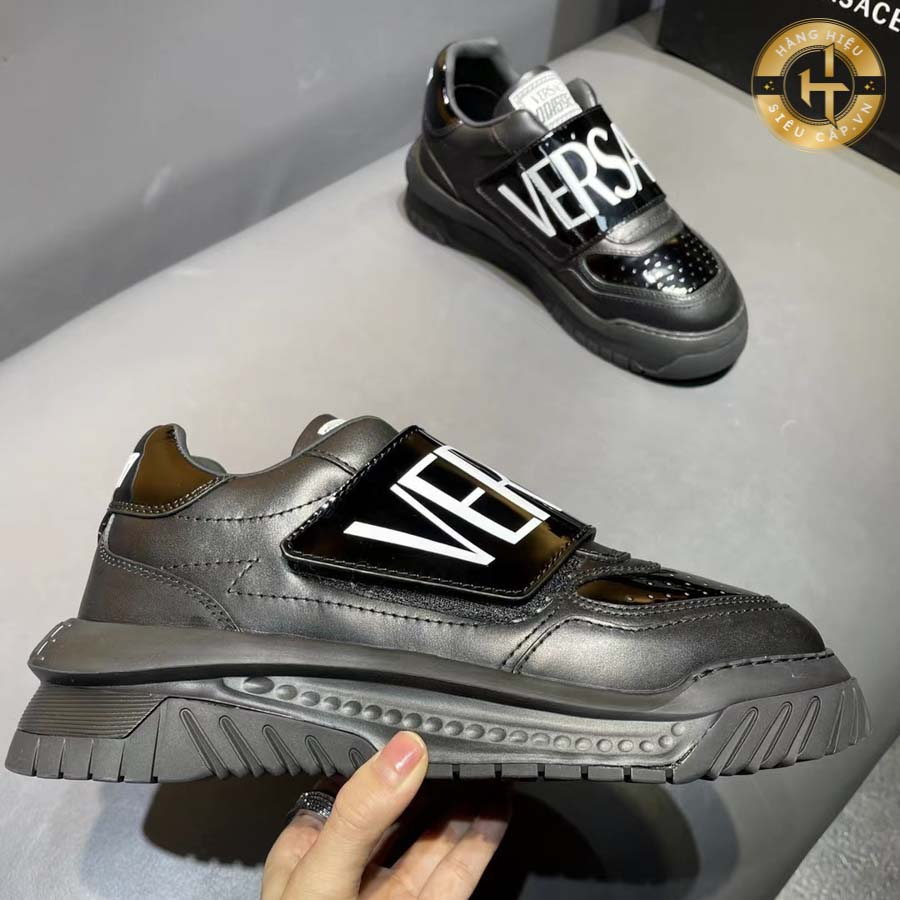 Chất liệu vải phối cao su trên giày thể thao nam Versace like auth nhẹ nhàng và thoải mái