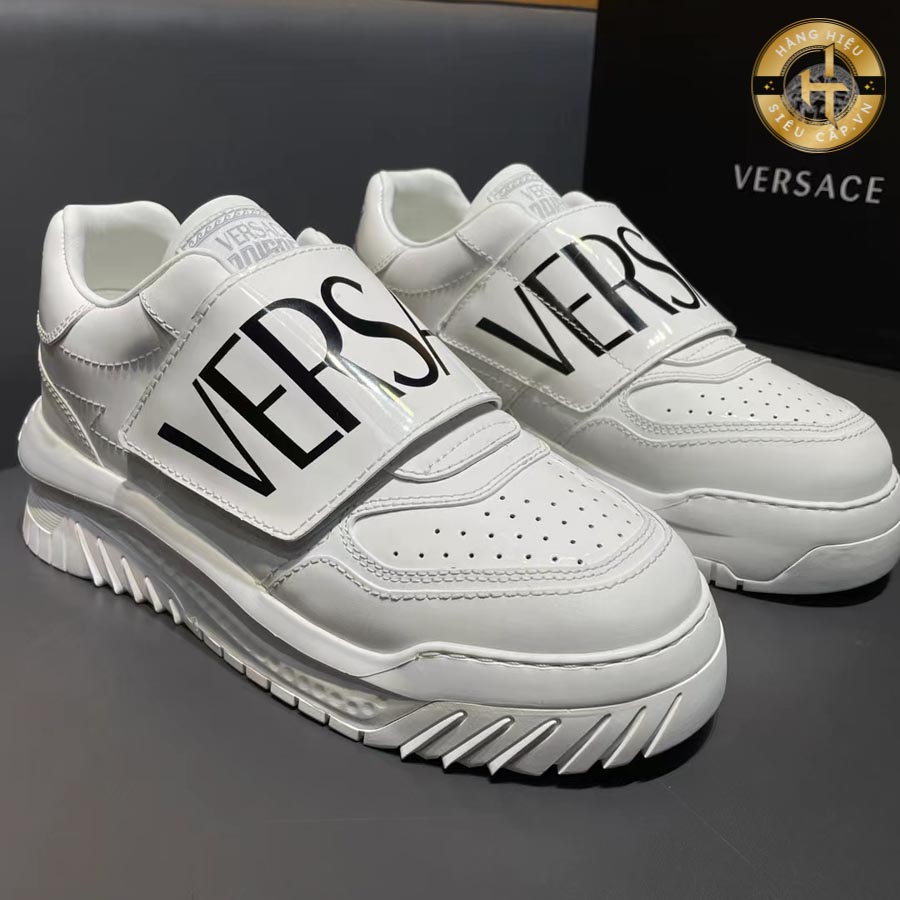 Gam màu trắng của giày thể thao nam Versace like auth rất dễ phối với nhiều loại trang phục