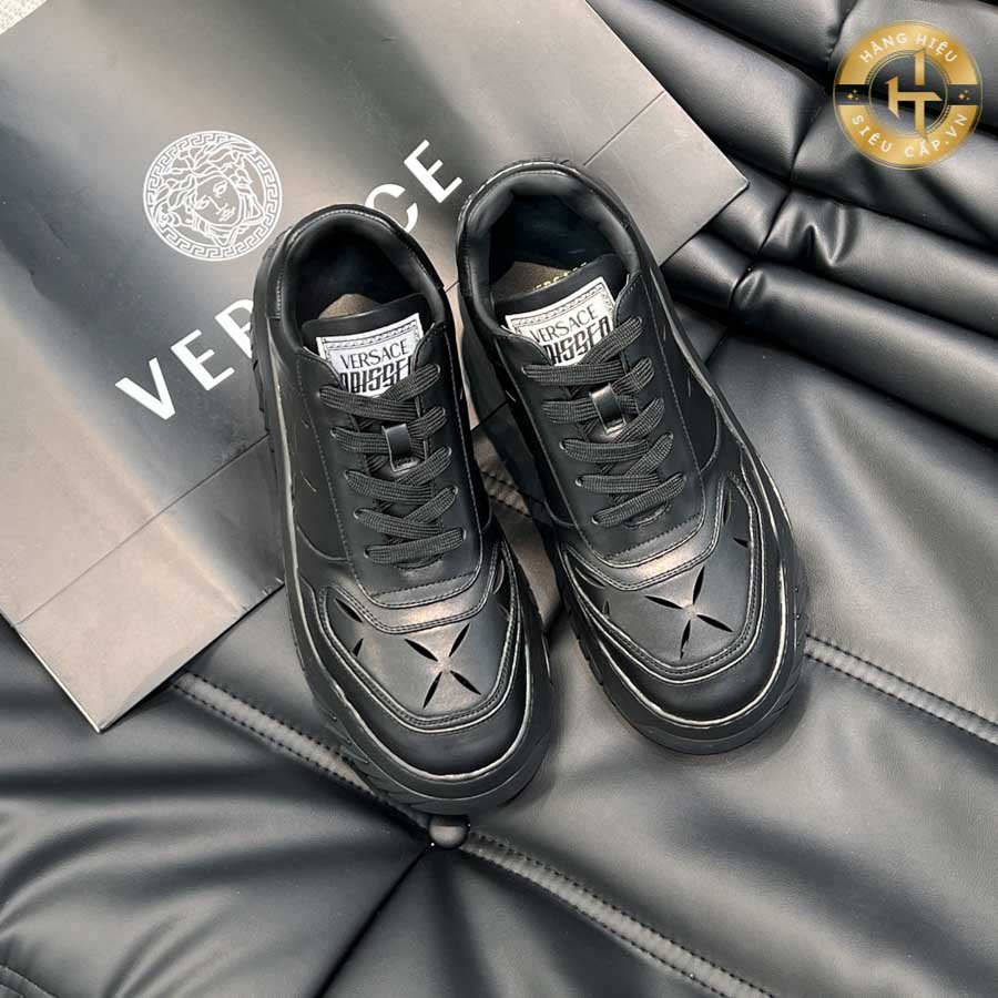 Thiết kế độc đáo và lạ mắt của giày sneaker Versace like auth