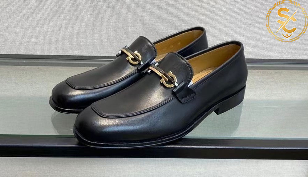 giày lười Salvatore Ferragamo nam chính hãng đang được bán với mức giá dao động từ 15 tới 30 triệu đồng