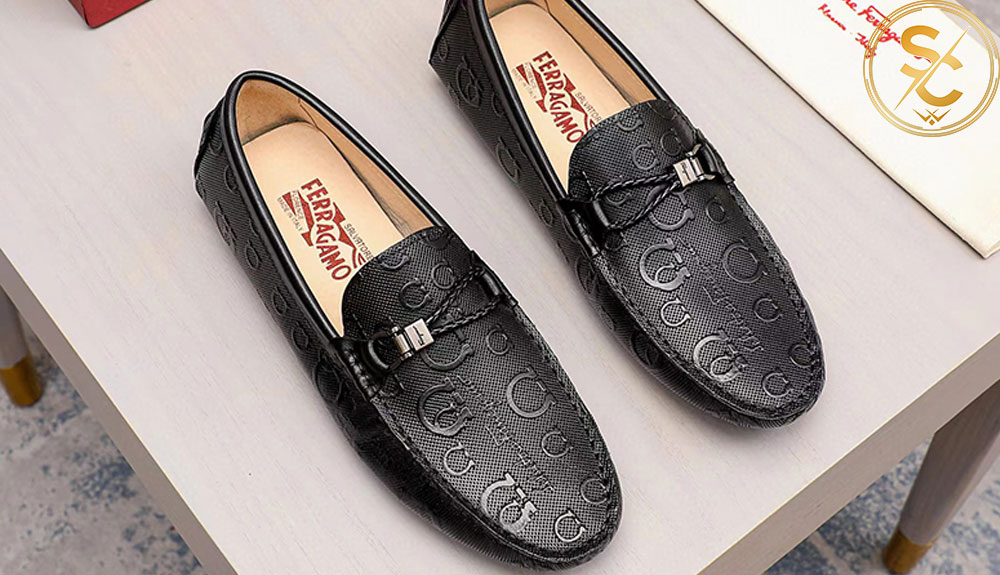 Giày lười Ferragamo nổi tiếng với kiểu thiết kế sang trọng, thanh lịch