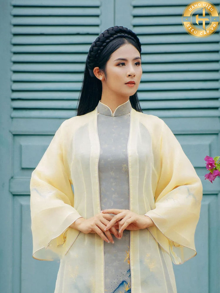 Để tạo ra một outfit áo khoác mặc với áo dài phù hợp, điều quan trọng tiếp theo là lựa chọn kiểu áo phù hợp với dáng người của mình