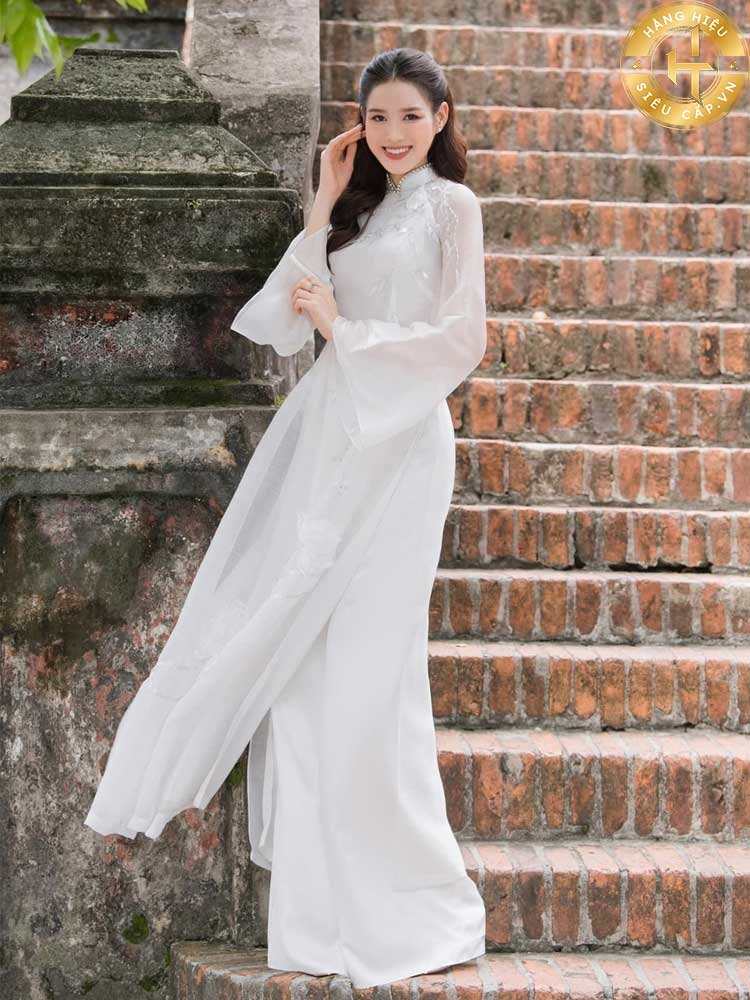Kiểu tóc cũng đóng vai trò quan trọng trong trang phục tổng thể