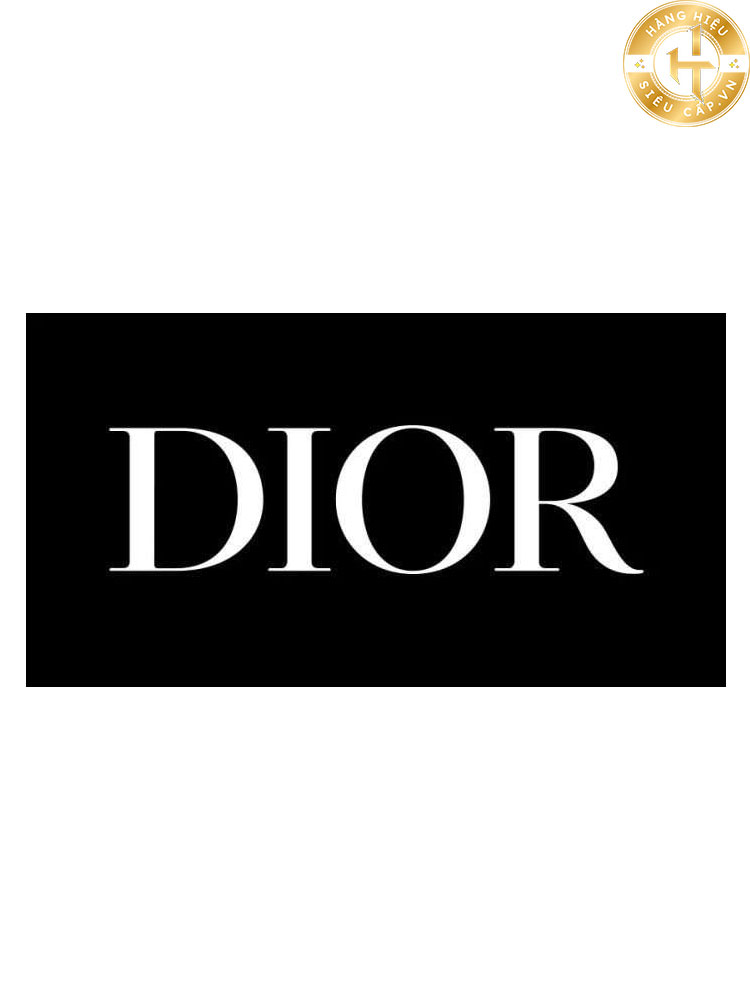 Logo mới của Dior không còn sử dụng biểu tượng chữ cách điệu thay vào đó là bốn chữ tên thương hiệu được thiết kế một cách đẹp mắt.