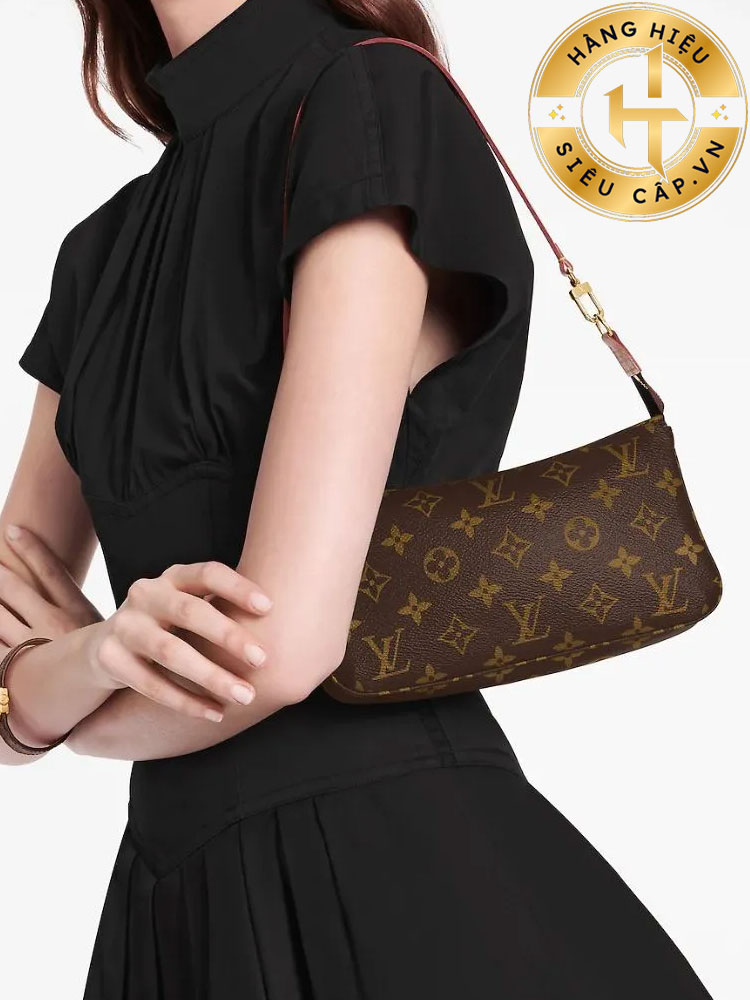TOP 13 mẫu túi xách LV mới nhất đón đầu xu hướng 2025 Có một số yếu tố khiến Pochette trở thành một trong những chiếc túi Louis Vuitton được ưa chuộng nhất