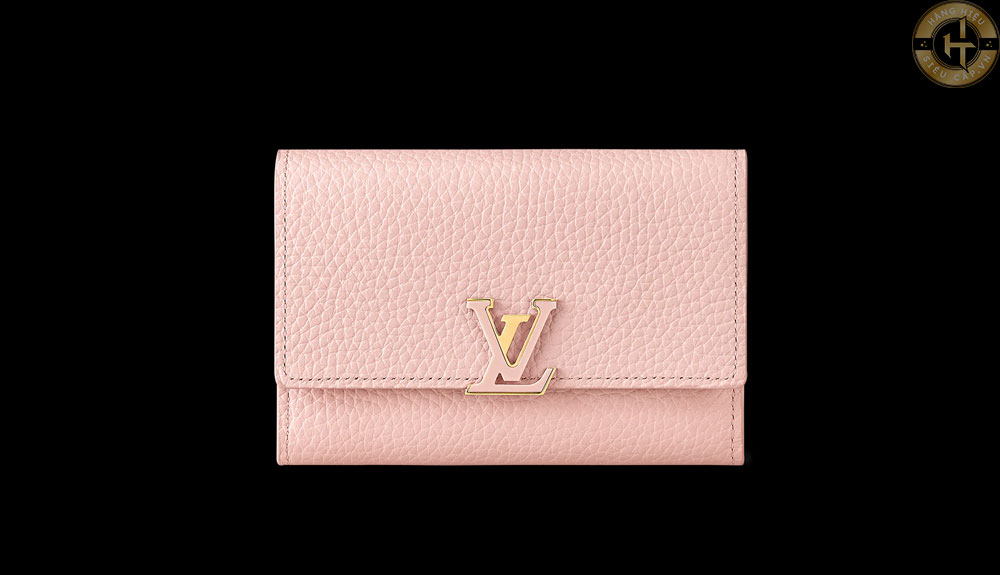Ví Louis Vuitton Capucines Ladies là một trong những mẫu ví đẳng cấp và sang trọng nhất của thương hiệu.