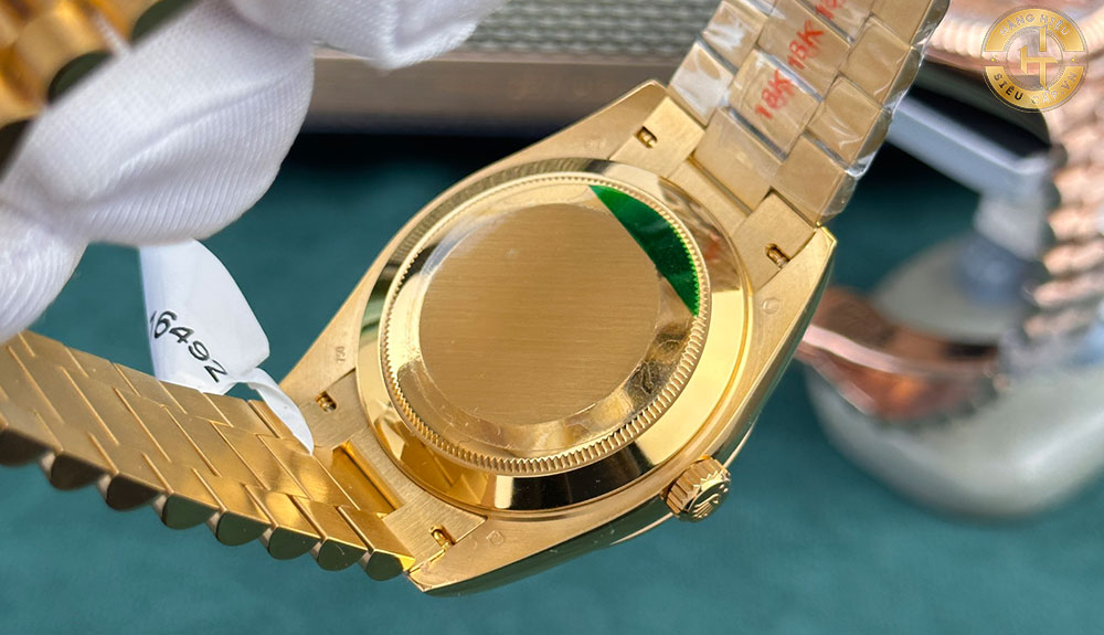 Đồng hồ Rolex Replica 1:1 sử dụng bộ máy chất lượng từ Thụy Sĩ chuẩn ETA cao cấp nhất.