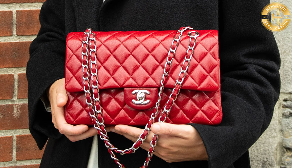Túi Chanel đỏ là Items có tính ứng dụng cao, không bị lỗi mốt