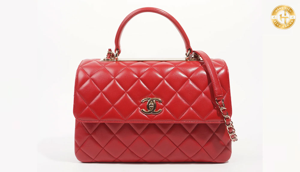 Thiết kế của túi Chanel đỏ Trendy vô cùng tối ưu, được tích hợp 3 ngăn rộng rãi cùng với 3 túi nhỏ rất thoải mái, giúp bạn dễ dàng hơn trong việc mang theo các vật dụng thiết yếu cho một ngày