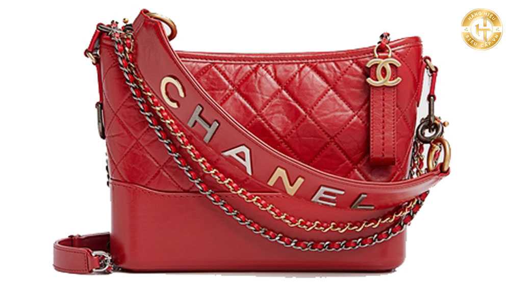 Túi Chanel đỏ Gabrielle Hobo sở hữu tông màu đỏ tươi vô cùng nổi bật và cá tính, phù hợp sử dụng trong mọi hoàn cảnh