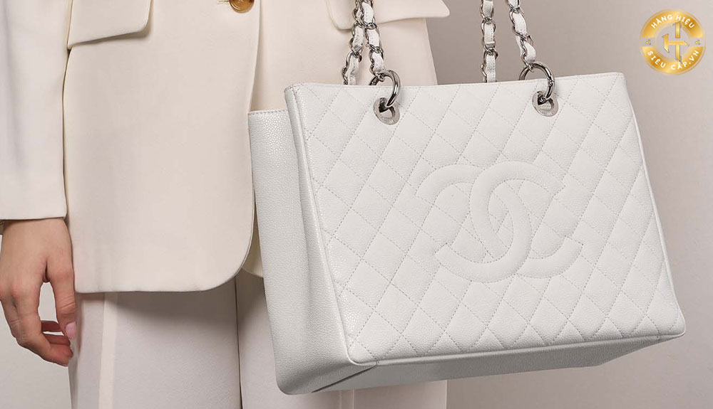 Túi xách Chanel màu trắng Shopping