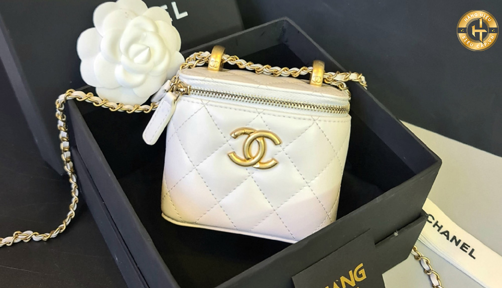 Túi hộp Chanel được lấy ý tưởng từ những hộp đựng mỹ phẩm