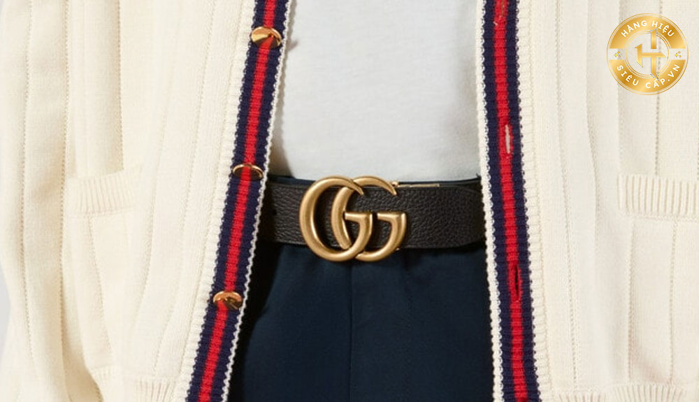 Để đánh giá xem bạn đã đeo thắt lưng Gucci đúng cách hay chưa, cần chú ý đến hai tiêu chí quan trọng: độ dài và màu sắc phù hợp