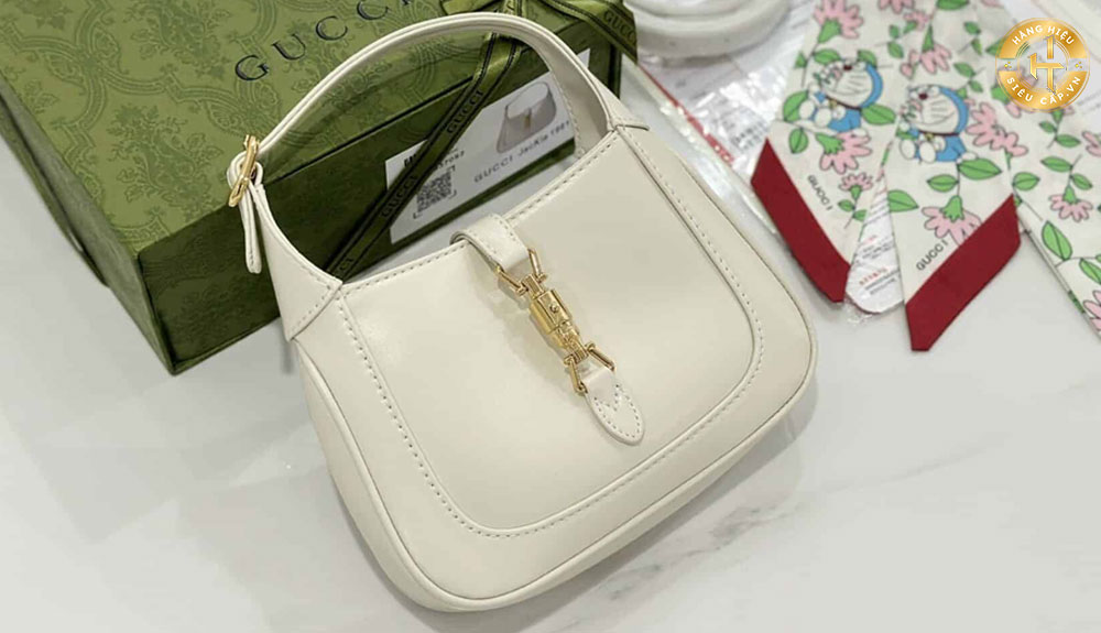 Hướng dẫn cách mở khoá túi xách Gucci cho từng loại đơn giản nhất 2025 Túi Gucci Jackie 1961: Đây là một trong những mẫu túi Gucci cổ điển và phổ biến nhất