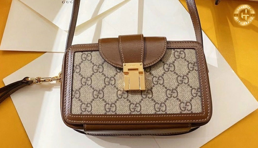 Hướng dẫn cách mở khoá túi xách Gucci cho từng loại đơn giản nhất 2025 Cách mở khoá túi xách Gucci có khóa gài khá đơn giản và dễ thực hiện