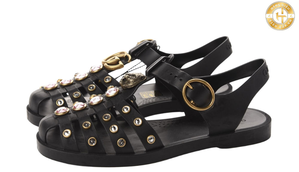 Dép rọ Gucci Rubber Buckle Strap Sandals With Crystal Black