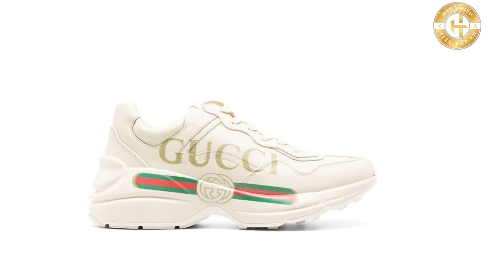 Giày Gucci Rhyton là một mẫu giày Gucci trắng phong cách thể thao.