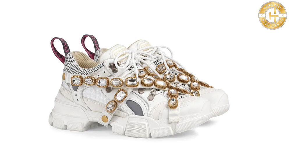Giày Gucci Flashtrek trắng mang đến một phong cách đường phố thời thượng và cá nhân