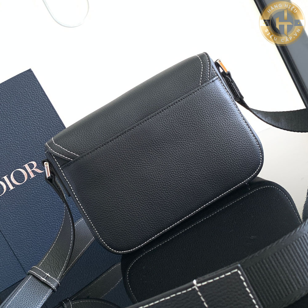 Túi đeo chéo Dior Oblique màu đen cận chính hãng CD 204 có thiết kế đơn giản.
