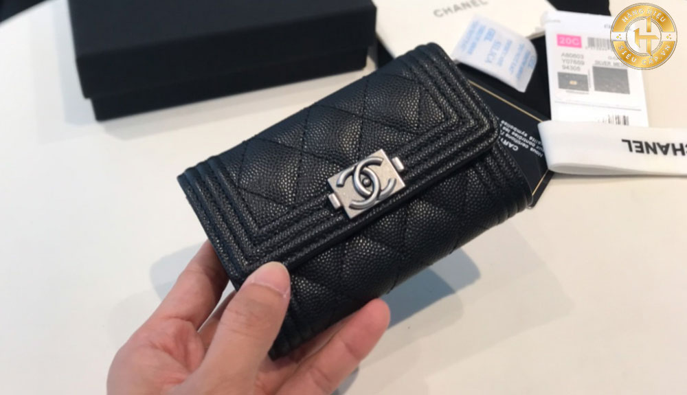 Mỗi chiếc ví Chanel Like Auth được thực hiện tỉ mỉ với độ tương đồng với hàng chính hãng lên đến 99%.
