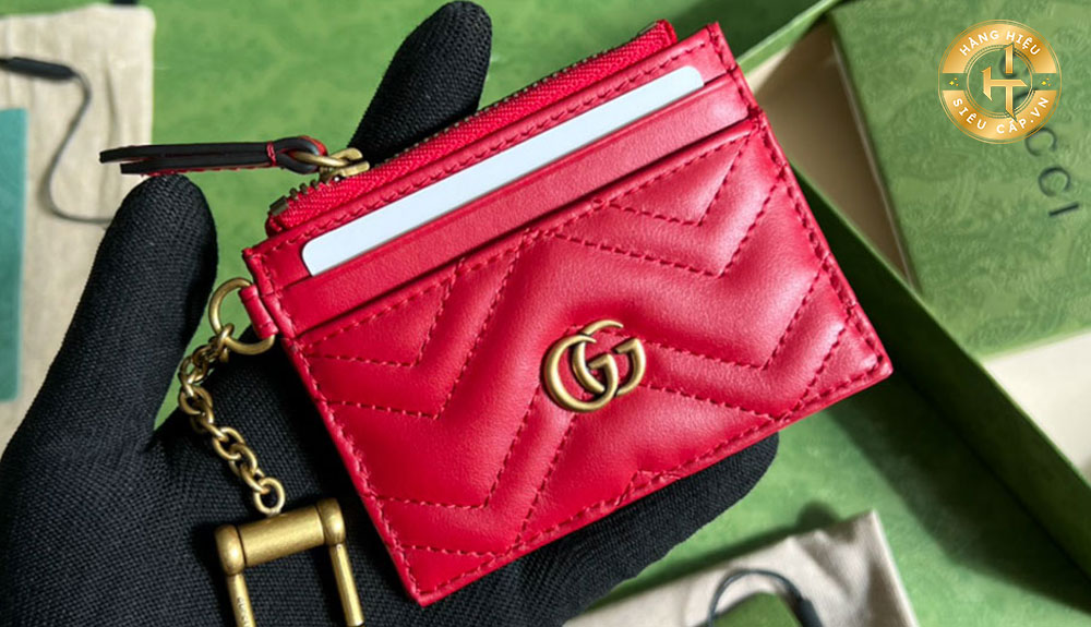 Ví Gucci đựng thẻ Mini màu đỏ logo GG được làm từ chất liệu da cao cấp và bền đẹp trong quá trình sử dụng