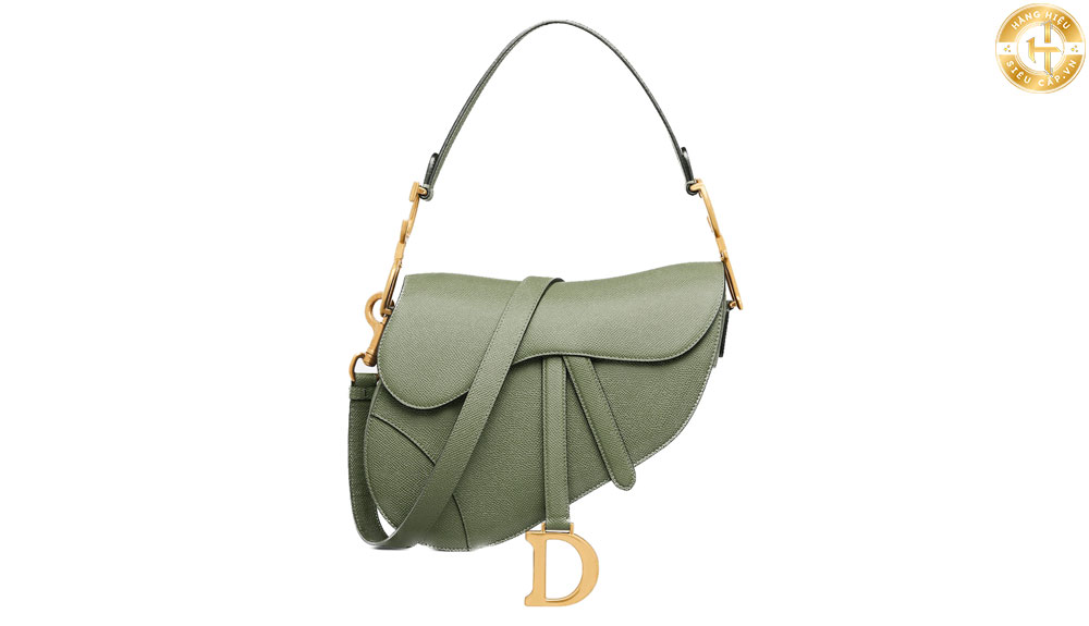 Mẫu túi Dior Saddle Bag đã trở thành hiện tượng thời trang sau khi được ra mắt.