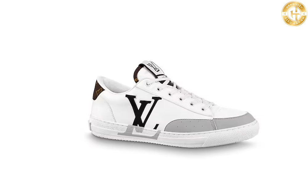 Giá của các mẫu giày Louis Vuitton chính hãng có thể dao động từ khoảng vài trăm đến vài ngàn đô la Mỹ.