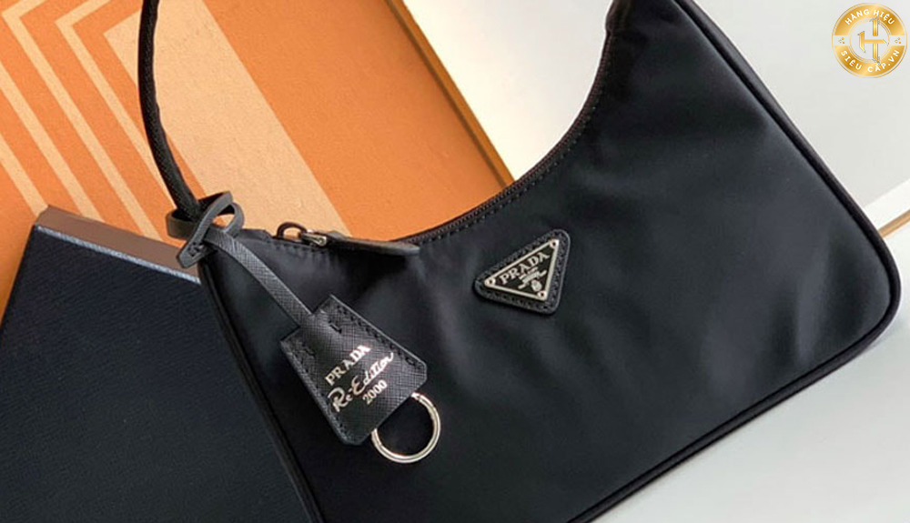 Hiện nay túi Prada siêu cấp đã có sẵn trên thị trường với mức giá dao động từ 1.000.000 VNĐ đến 3.000.000 VNĐ.