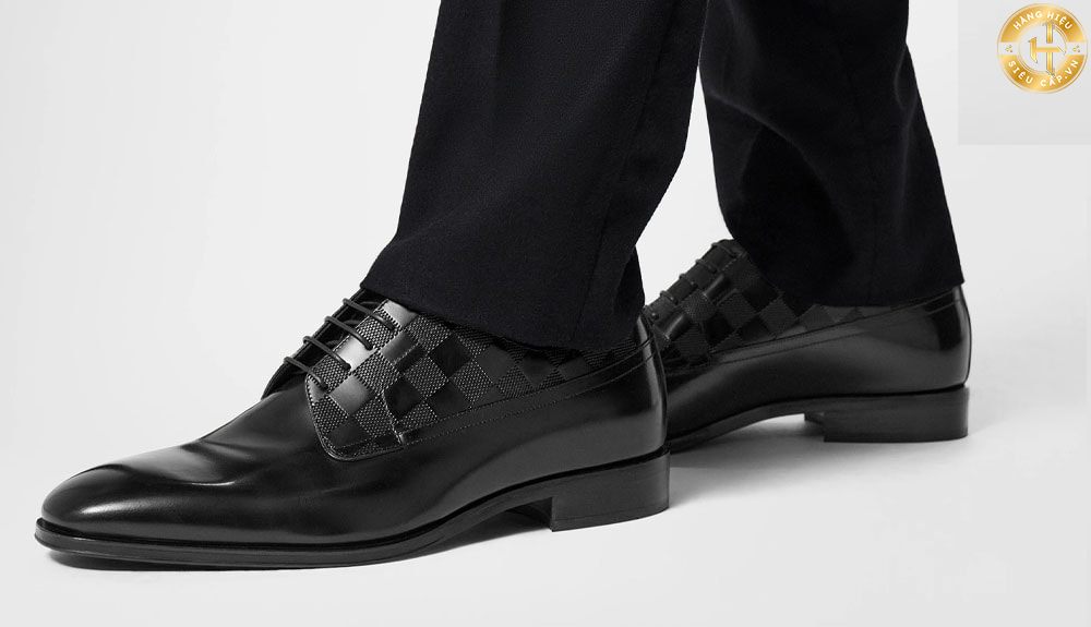 Giày Louis Vuitton nam Dress Shoe Damier là một dòng giày Dress Shoe đẳng cấp và thanh lịch.