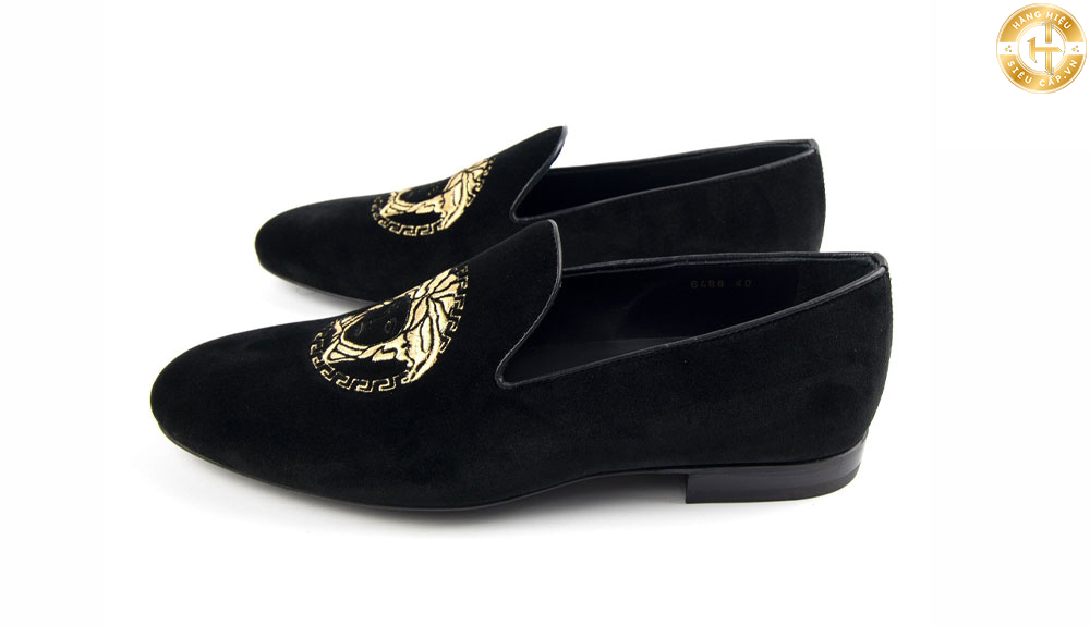 Giày Loafers Versace Medusa là một mẫu giày nam độc đáo và đẳng cấp của thương hiệu Versace.