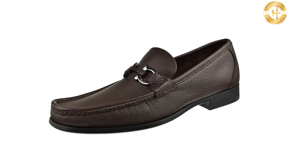 Giày Bit Loafers của Salvatore Ferragamo là một biểu tượng trong thế giới giày dép nam.
