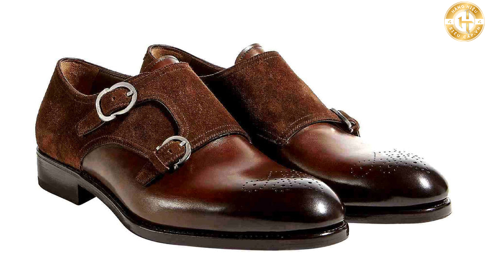 Mỗi đôi giày nam Salvatore Ferragamo được chế tác bằng những nguyên liệu tốt nhất và được gia công bởi những nghệ nhân lành nghề.