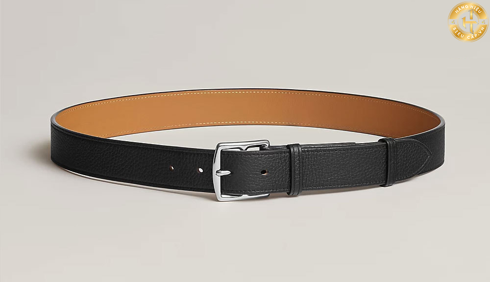 Thắt lưng Hermes nam Etrivière Belt là một mẫu thắt lưng hiện đại và tối giản của thương hiệu Hermes.